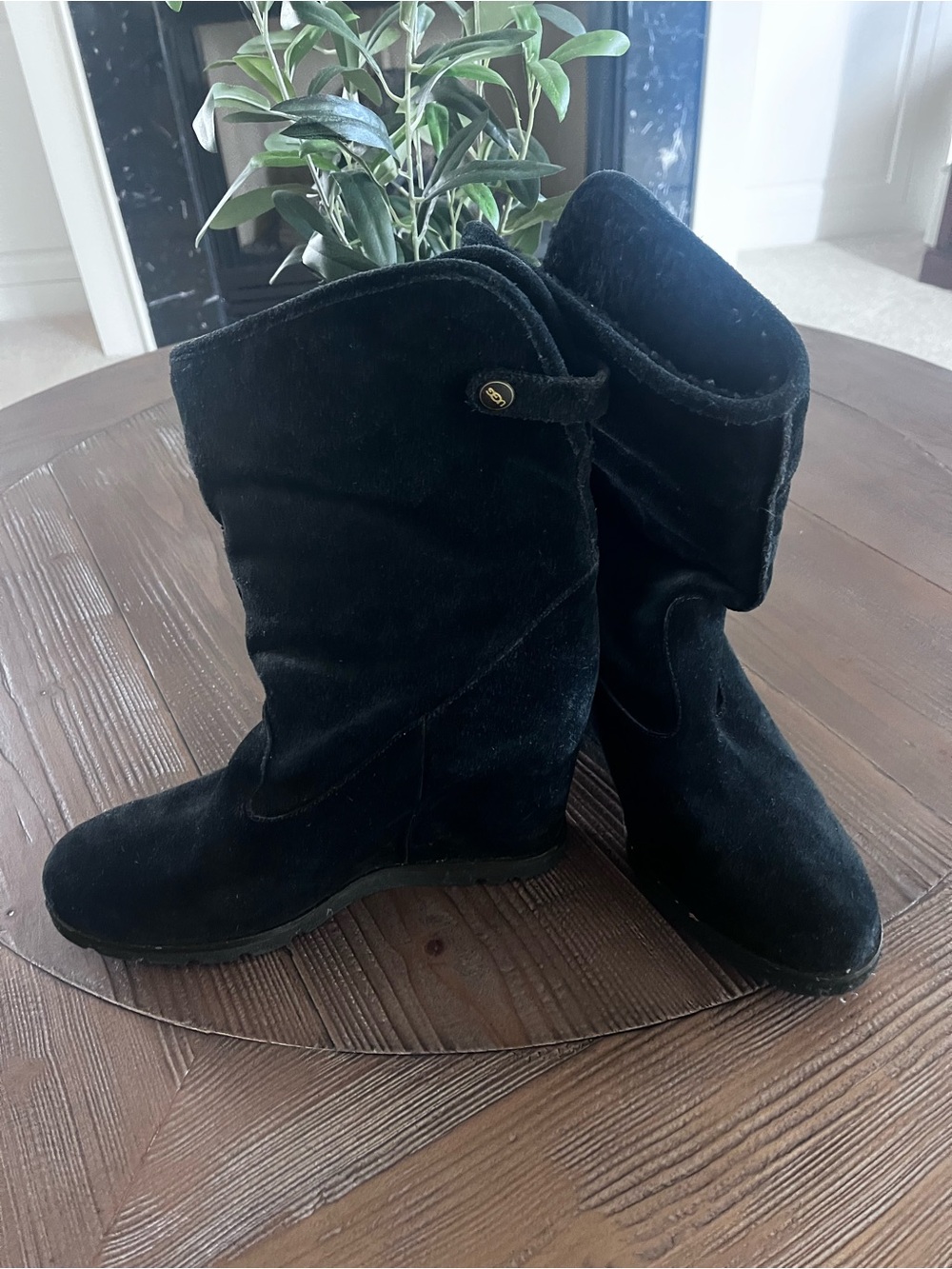 UGG Slip On Mid Calf Wedge Boot Size 10 New